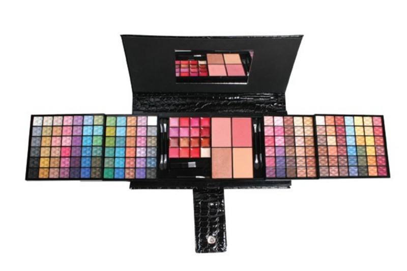 BEAUTY TREATS HOLLYWOOD PURSE SET